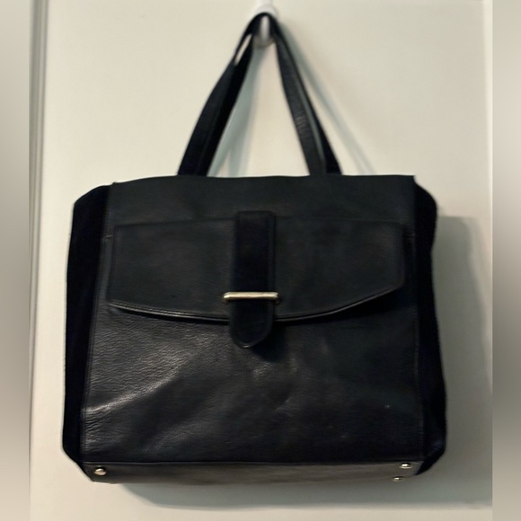 Kate spade ♠️ tote 👜 bag has on left handed a little bit ripped - Picture 1 of 17